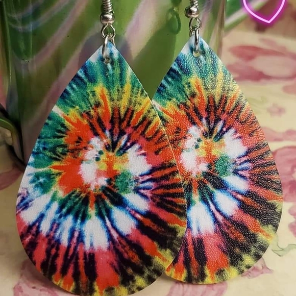 Choice of 3 pairs of Boho-style teardrop, leather earrings. - Picture 2 of 7